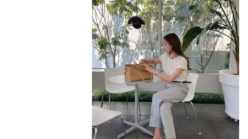 在长途搬家过程中，若发生贵重物品损坏，当事人应及时收集以下证据：